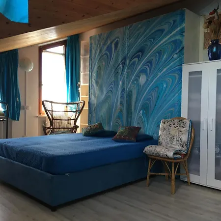 Mansarda Seaview 招待所 3*